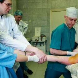 У кого из спортсменов был вывих плеча